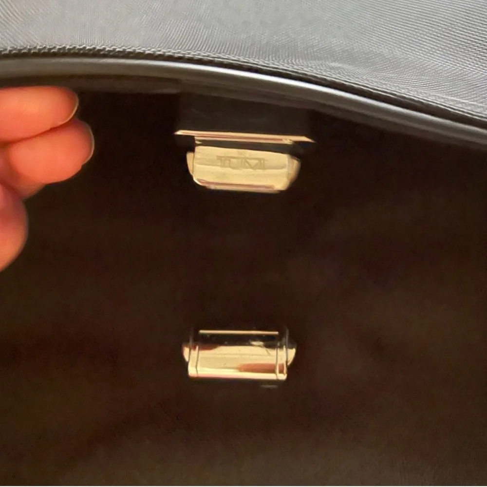 TUMI BRIEFCASE LAPTOP BAG  (zippers in back to attach  suitcase handles)